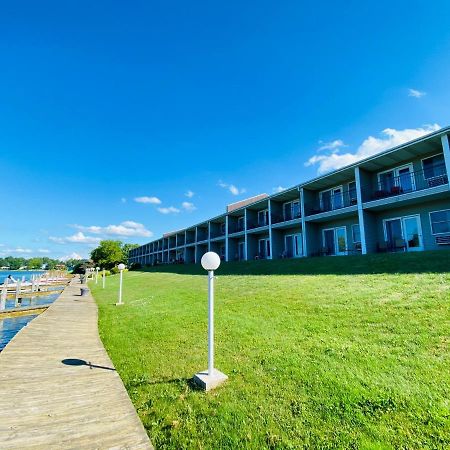 Fleetwood Inn Suites Cheboygan Exterior foto