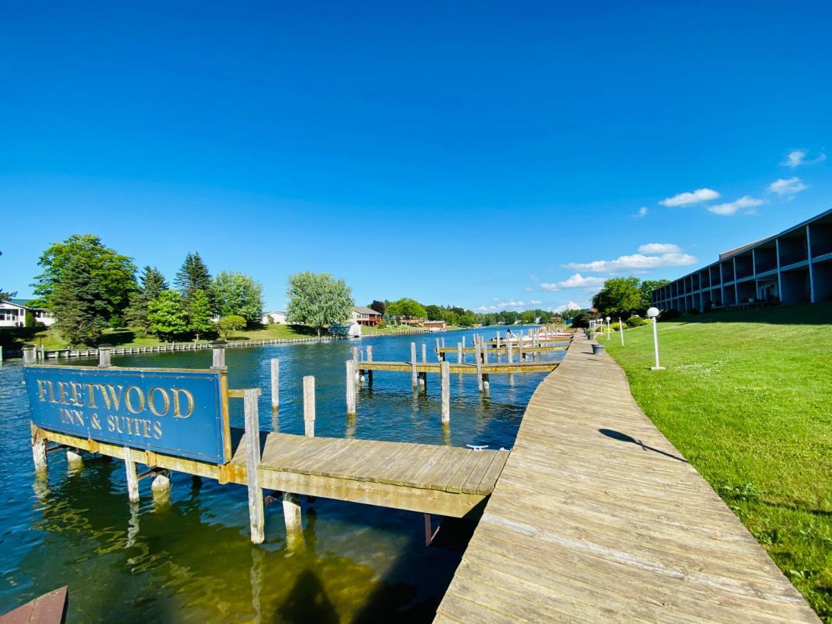 Fleetwood Inn Suites Cheboygan Exterior foto