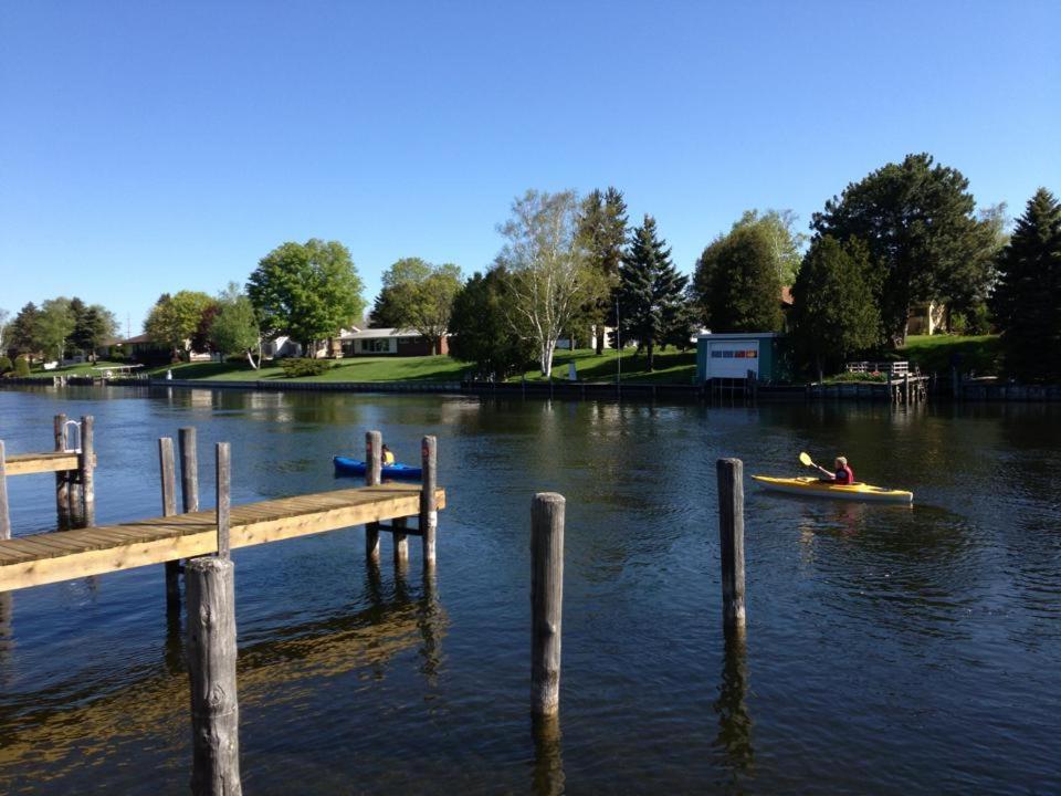 Fleetwood Inn Suites Cheboygan Exterior foto