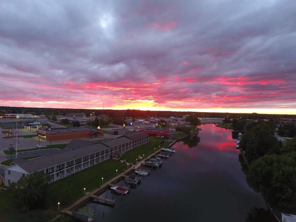 Fleetwood Inn Suites Cheboygan Exterior foto